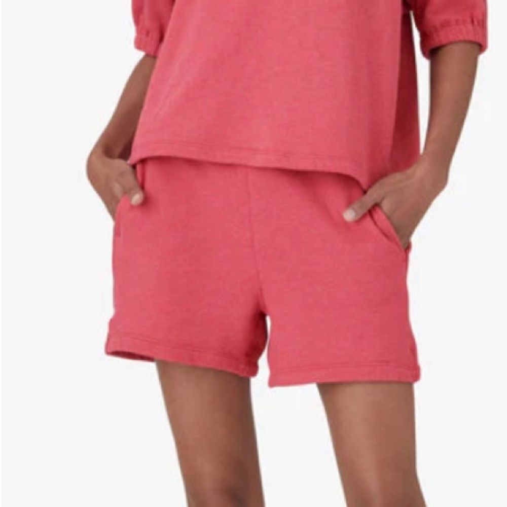 XIRENA WOMEN'S SHAYNE SHORTS in red berry M